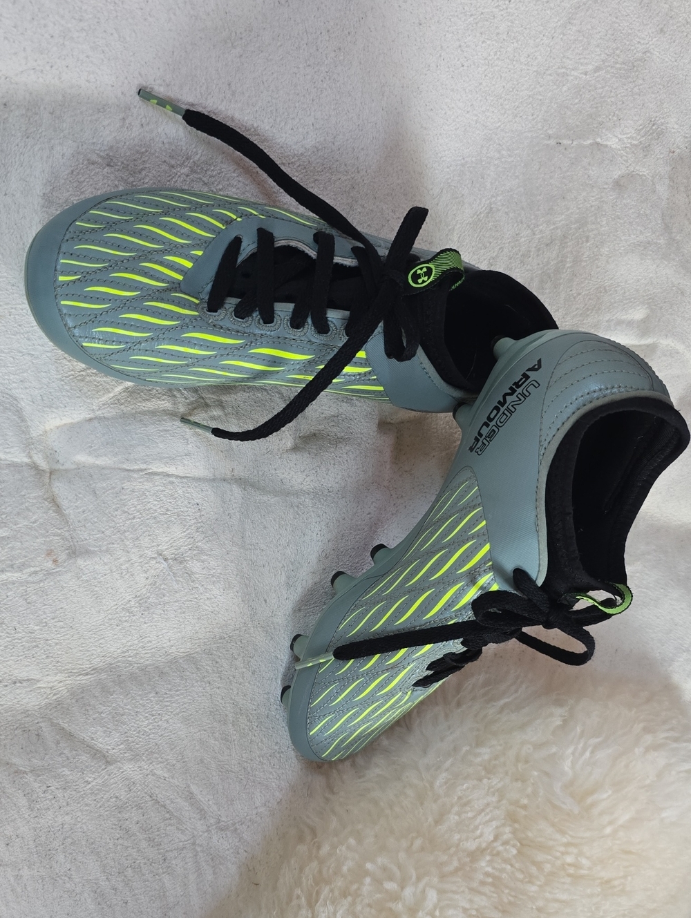 Youth Size 3.5 Under Armour Kids' Gray & Neon Green Soccer Cleats
